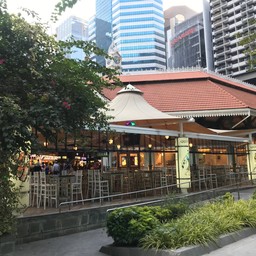 ถ้าเข้าจากทางนี้ให้เดินมาฝั่งซ้าย ๆ เยื้องมาด้านหลัง