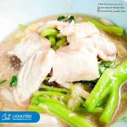 ราดหน้าเนื้อปลากะพงสด