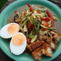 ส้มตำแตงไทย+ไข่ต้ม+หมูกรอบ