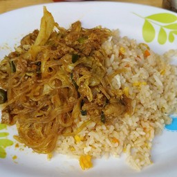 ปริมาณกลางๆ ข้าวผัดใช้ได้แต่แกงโฮะเค็มไปนิด