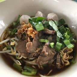 ต่อคำ ตำแซ่บ ก๋วยเตี๋ยวเรือ หมูตุ๋น