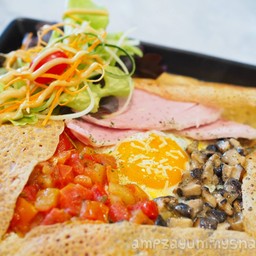 Crepe Bacon, Mushroom, Cheese, Egg, Tomatoes