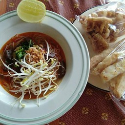 แม่แดงก๋วยเตี๋ยว ขนมเส้น ข้าวซอย