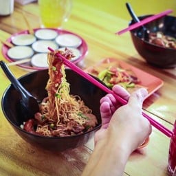 ที่ซู้ด ก๋วยเตี๋ยวหมูตุ๋น วัชรพลซอย5