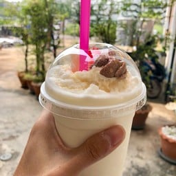 พี่ฝนเกาแฟสด น้ำผลไม้ปั่น โรงอาหารตึกพระเทพ