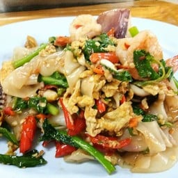 ราชาราดหน้ายอดผัก แม่โจ้