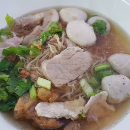 ราชาลูกชิ้นน้ำใส ตลาดประชานิเวศน์