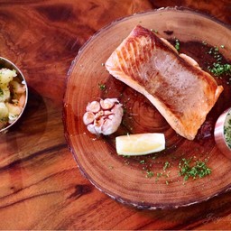 สเต็กและมันอบ