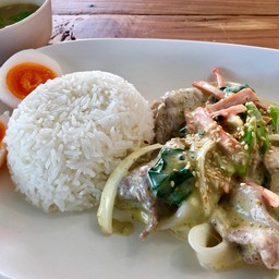 ก๋วยเตี๋ยวไข่ต้มยำ