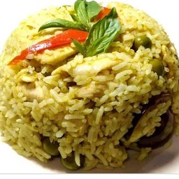 ข้าวผัดแกงเขียวหวานไก่