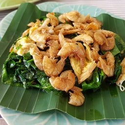 ใบเหลียงผัดไข่โรยกุ้งแห้งตัวโต