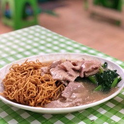 ราดหน้าแม่ละมัย