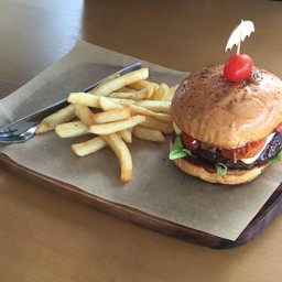 Dry Aged Burger by best country beef เนเบอร์เซ็นเตอร์ วัชรพล