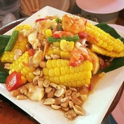 ตำข้าวโพดไข่เค็ม