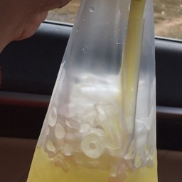 น้ำอ้อย หน้าสำนักสงฆ์วัดท่าท้อน