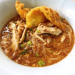 ก๋วยเตี๋ยวดำเนิน