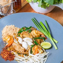 ผัดหมี่โคราช (Stir Fried Korat Vermicelli noodle)