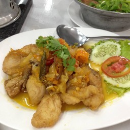 ปลากะพงทอดสามรส (700g)