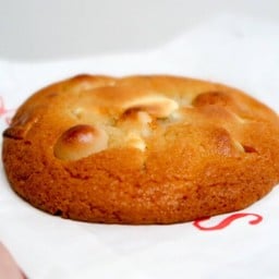 Macadamia & White Chocolate (75THB)