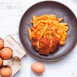 เพนเน่ผัดไข่ซอสมะเขือเทศ ไก่กรอบไส้ชีส