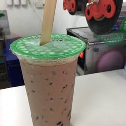 เห็นสีชาของคนก่อนหน้าแล้วดูจางมาก เลยสั่งชานมโกโก้ ไม่หอม ขาดเสน่ห์