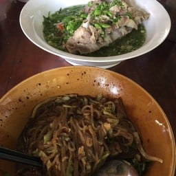 ก๋วยเตี๋ยวเรือ ป. ประทีป เพชรเกษม