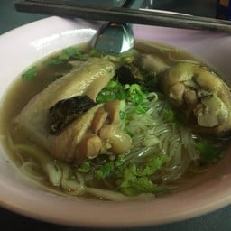 ก๋วยเตี๋ยว ก๋วยจั๊บ ไก่ตุ๋นเห็ดหอม ลาดพร้าววังหิน33