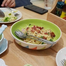 สปาเกตตี้แฮมเบคอนผัดพริกแห้ง