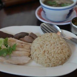 เจ๊เซี้ยมข้าวมันไก่