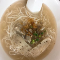 เส้นเหนียวนุ่ม หอมเข้มถึงเครื่องน้ำซุปกระดูกหมู