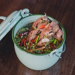 ต้มซุปเปอร์ซี่โครงหมูและตีนไก่