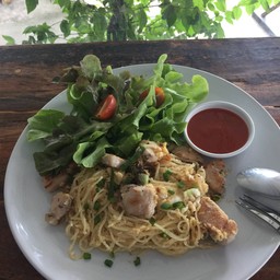 เส้นพาสต้า ผัดคั่วไก่รสกลมกล่อม 