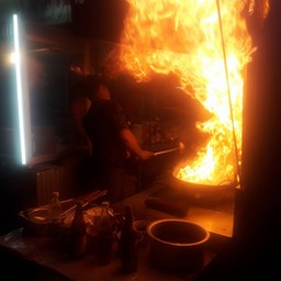 ผัดผักบุ้งไฟแดง แรงๆเลยคับ