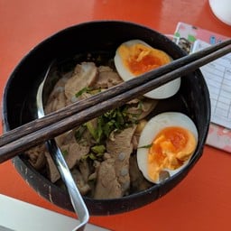 หมูน้อยเตี๋ยวโอ่งกะลา หน้ารพ ระโนด