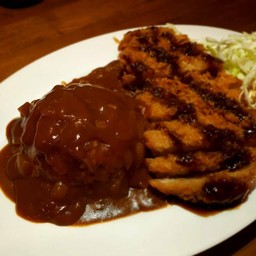 ข้าวแกงกระหรี่หมูทอดทงคัตสึ