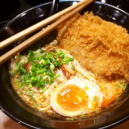 ราเมงต้มยำหมูทอดทงคัตสึ