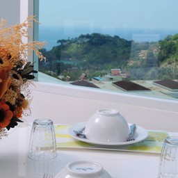 กองเบลอโอเชียนวิวพูลสวีท