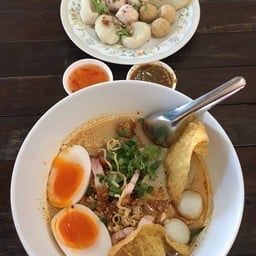ร้านศรีทัยก๋วยเตี๋ยวหมูกรอบต้มยำ