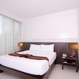 โรงแรมโนราเฉวงโฮเต็ล