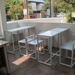 ที่นั่งภายในร้าน