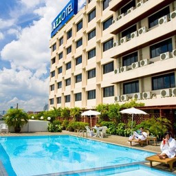 โรงแรมแจ็สโซเทล