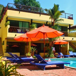 โรงแรมซีซีส์ไฮด์อะเวย์