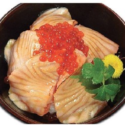 ข้าวหน้าแซลมอนลนไฟ