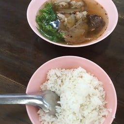 ต้มเลือดหมู ข้าวแกงบ้านสวนขาเข้า กท.