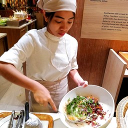 คลุกเคล้ามาให้เสร็จ​ กินง่ายดี