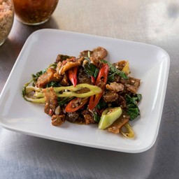 หมูกรอบผัดกะเพรา