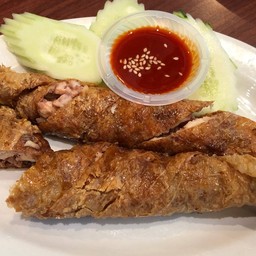 ของกินเล่นอึกจาน ฟองเต้าหู้ทอดกรอบ ไส้อะไรมิรู้ แต่อร่อย