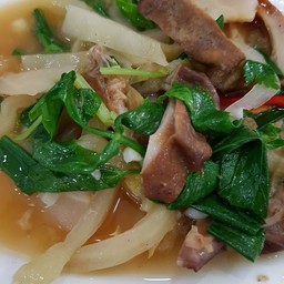 กระเพราะหมูผัดเกี่ยมฉ่าย