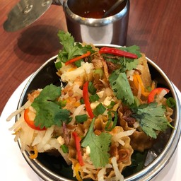 จำไม่ได้ชื่อเมนูอะไร คล้ายๆกระทงทอง แต่แป้งกรอบนุ่มมาก กินเล่นเพลินๆเลย