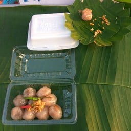 น้องอาย​ ข้าวเกรียบปากหม้อ​/สาคูไส้หมู ตลาดต้องชม​ ถนนวัฒนธรรม​ลำปาง